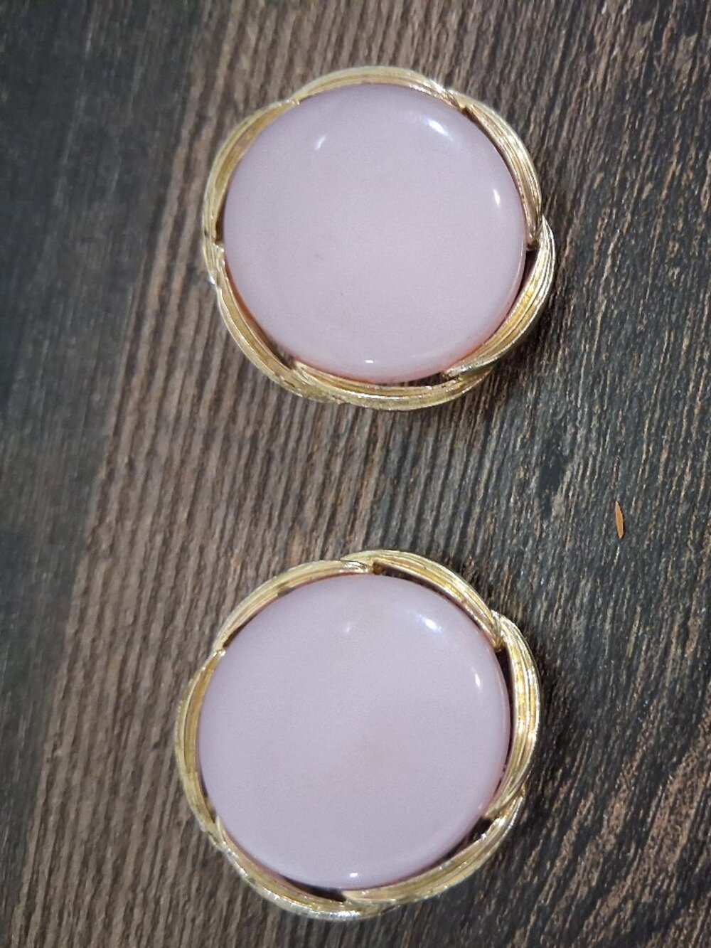 Vintage 1950's Signed LISNER Moonglow Lucite Clip-on Earrings Gold Tone Pink